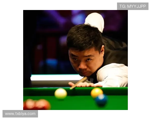 丁俊晖奋力拼搏晋级斯诺克国锦赛16强 展现顶级球技再度引爆球迷热情