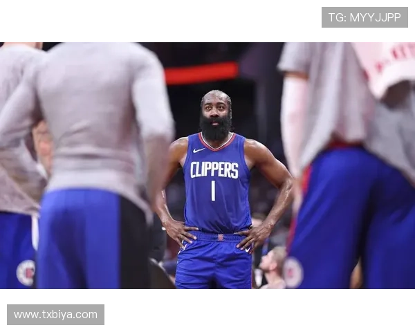 哈登半场表现低迷仅得1分却送出10次助攻展现团队精神