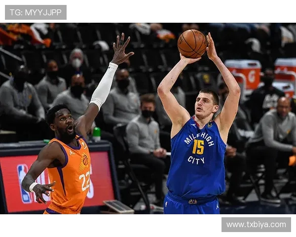 约基奇生涯20分10助场次达165场刷新中锋历史纪录超越张伯伦54场成第二