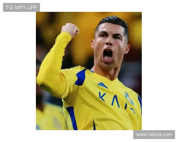 C罗庆祝球队亚冠小组赛五连胜成功晋级头名荣耀时刻